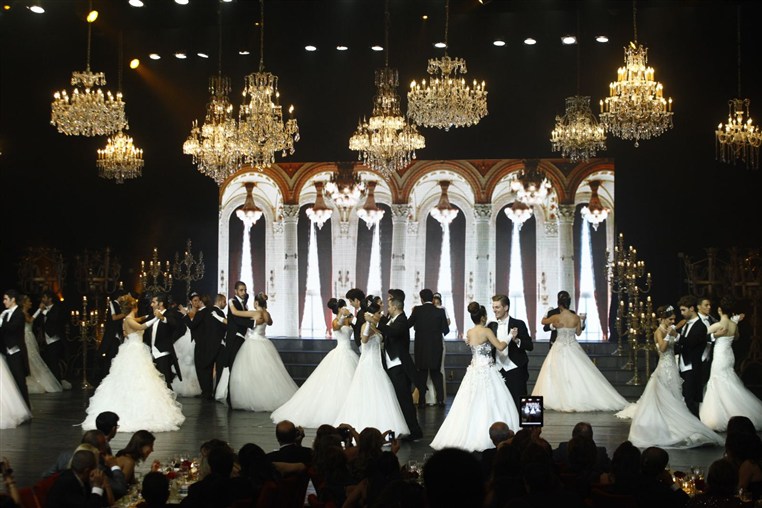Bal des Debutantes 2012 